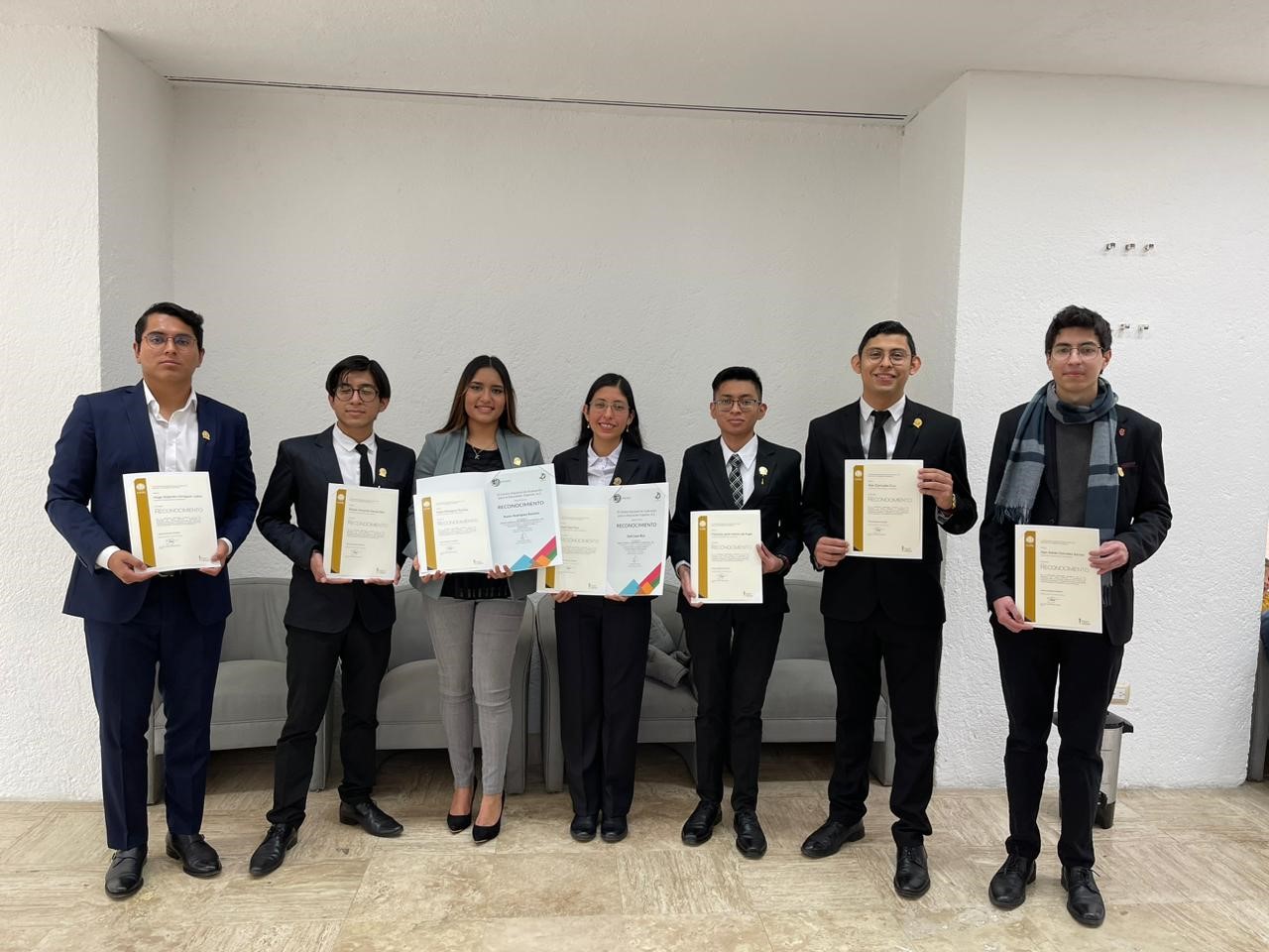 Alumnos de FACPYA reciben reconocimiento del premio CENEVAL al desempeño de excelencia – EGEL