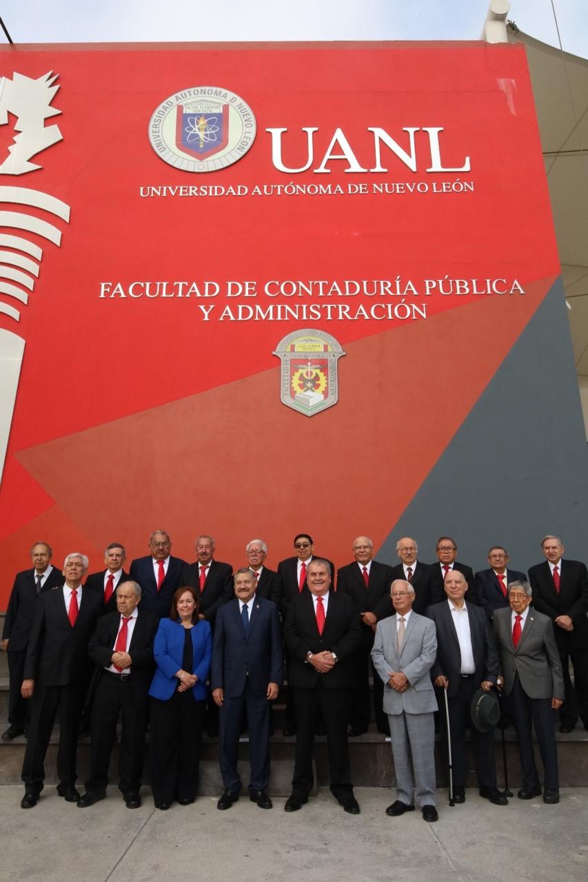 FACPYA-UANL recibe a distinguidos egresados de la Generación 1970-1974