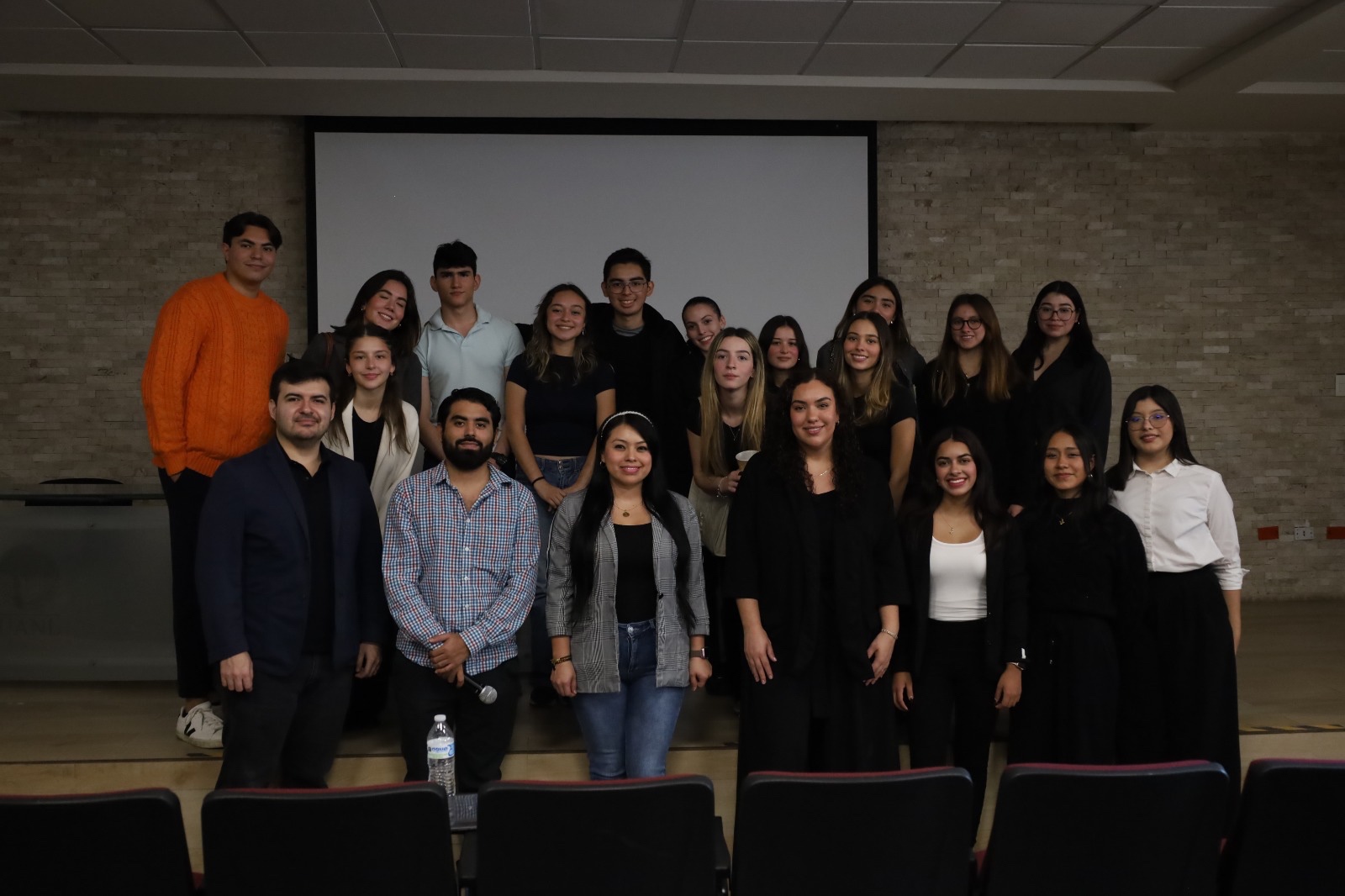 Entrega del premio Spotlight organizado por Peak de Nuevo León y Billú