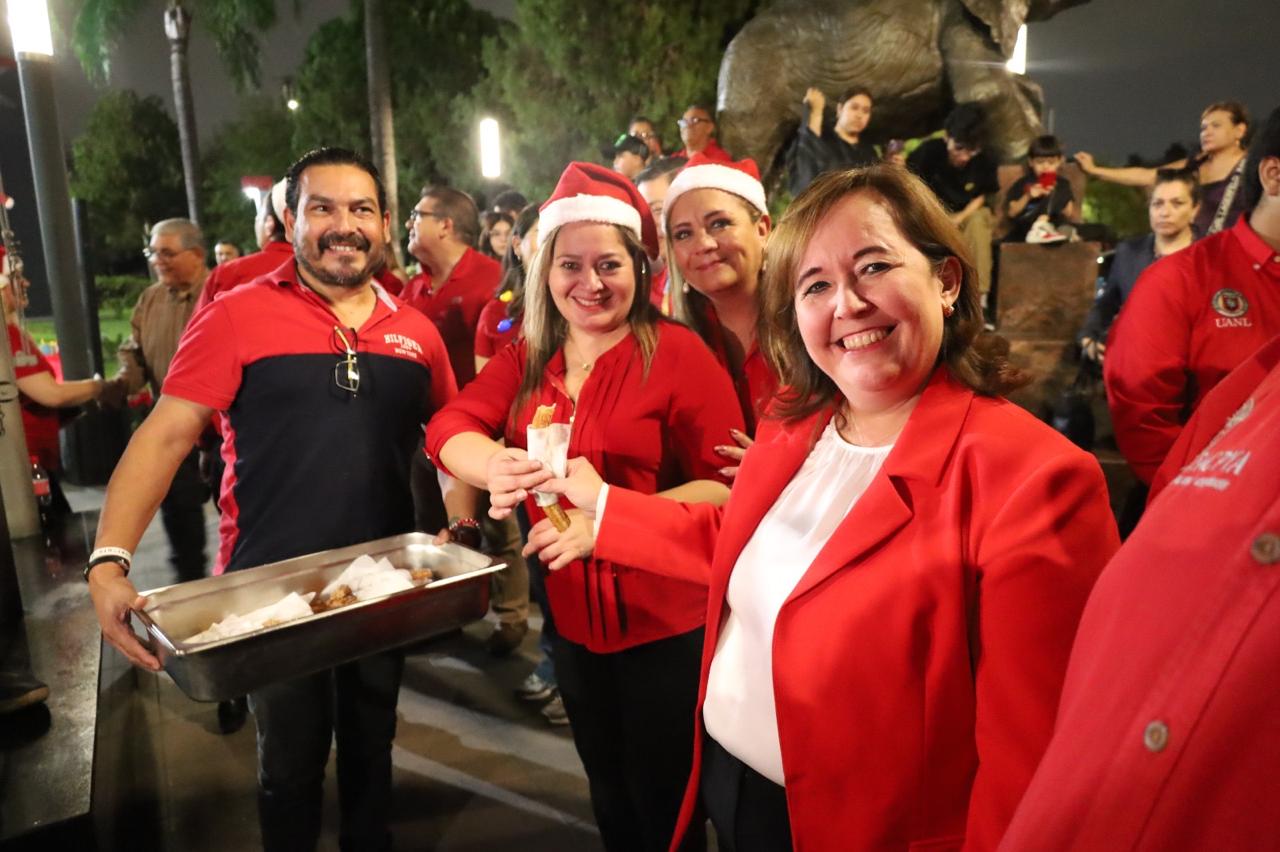 FACPYA da inicio a la temporada navideña con el tradicional Encendido del Pino