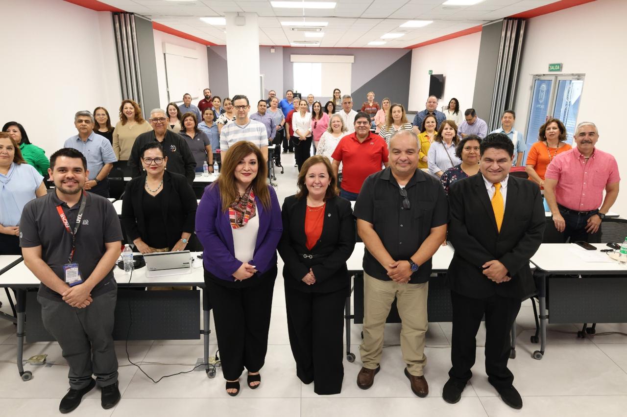FACPYA imparte taller a docentes: “De Cero a IA”
