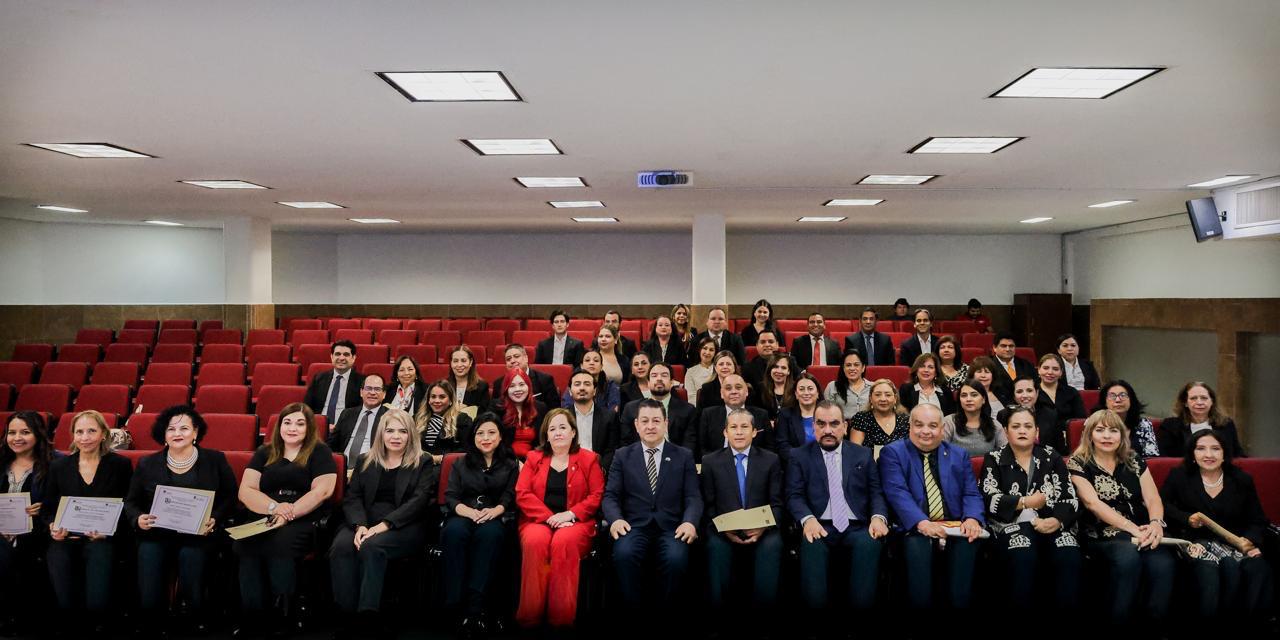 86 docentes reciben certificaciones e insignias internacionales