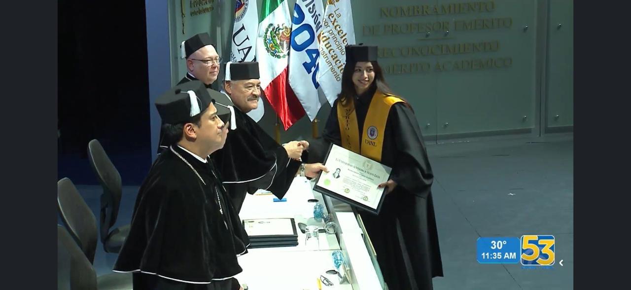 Estudiantes reciben el reconocimiento al mérito académico UANL 2025-2026